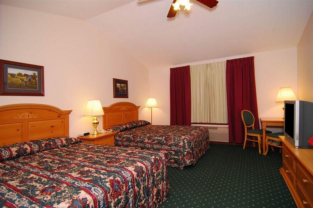 Econo Lodge Inn & Suites Eau Claire Bagian luar foto