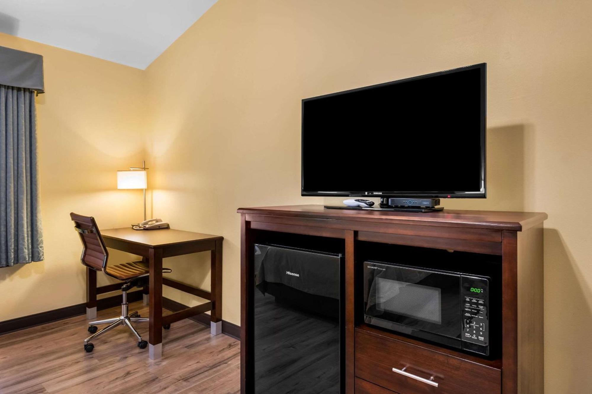 Econo Lodge Inn & Suites Eau Claire Bagian luar foto