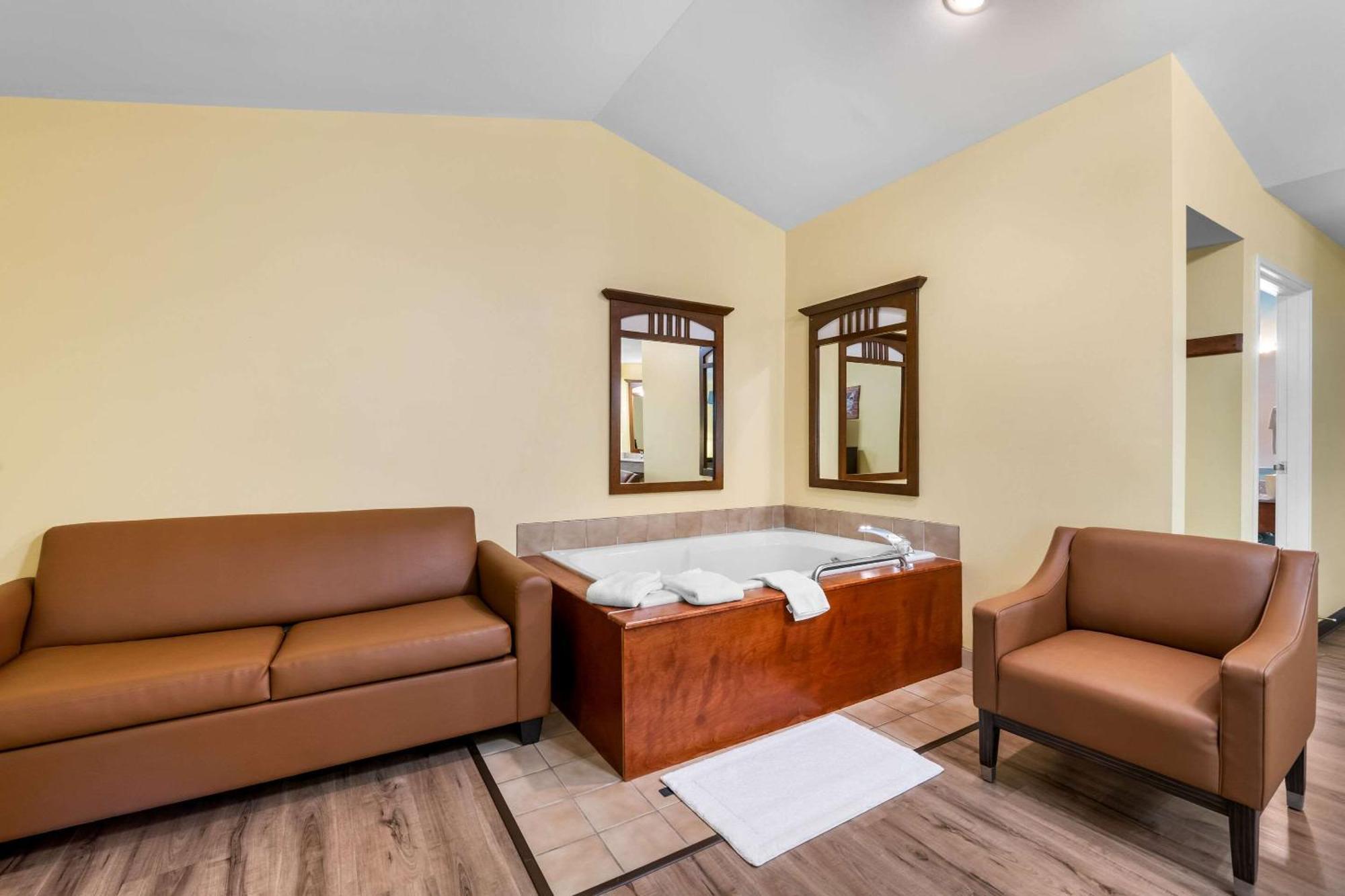 Econo Lodge Inn & Suites Eau Claire Bagian luar foto