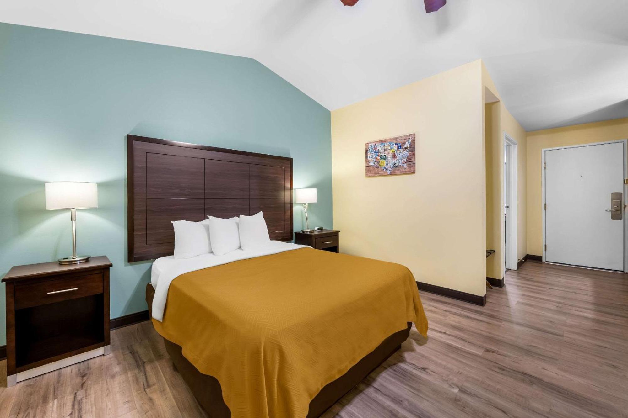 Econo Lodge Inn & Suites Eau Claire Bagian luar foto