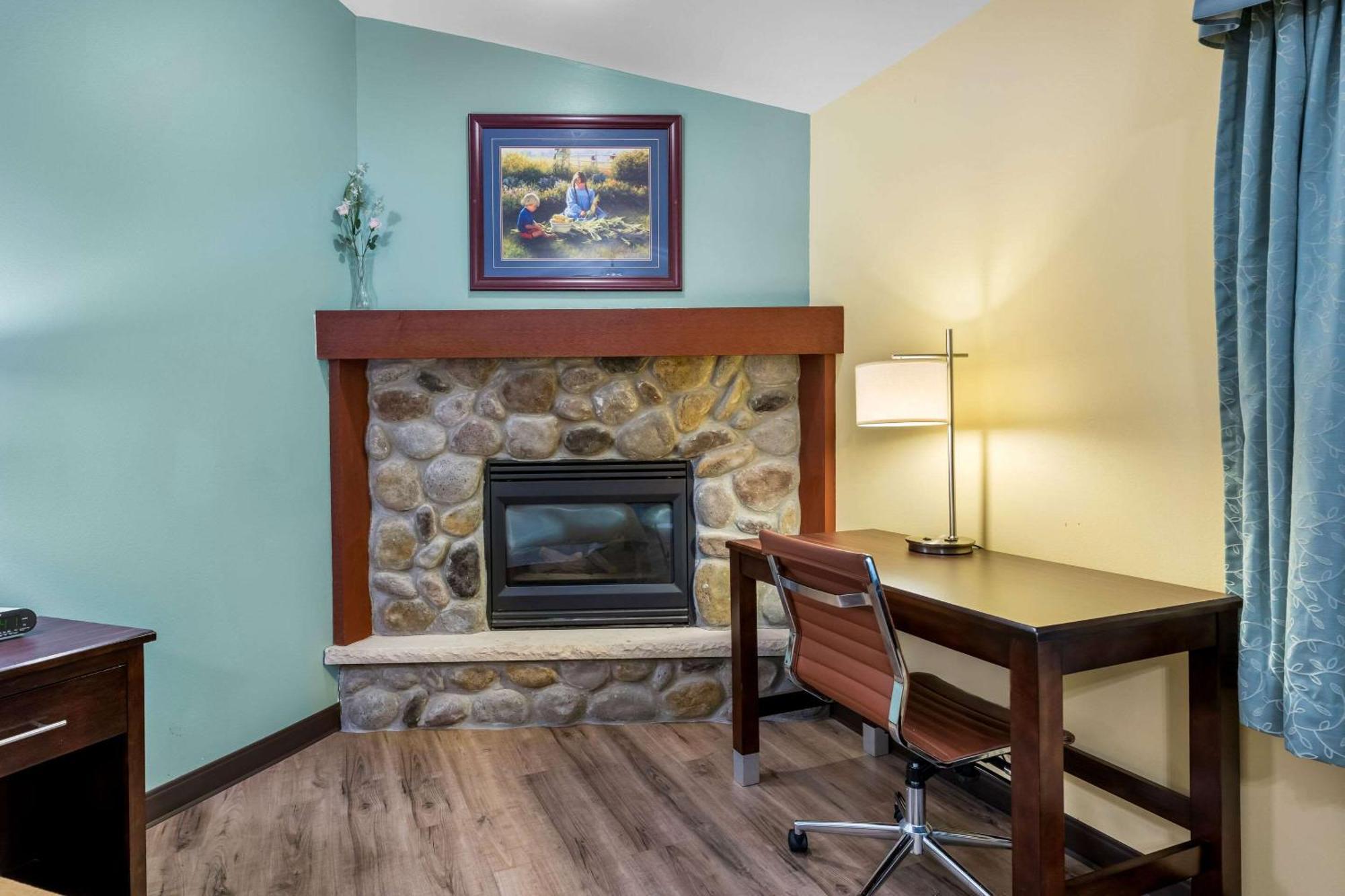 Econo Lodge Inn & Suites Eau Claire Bagian luar foto