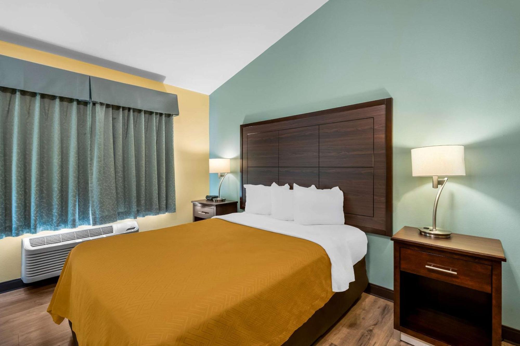 Econo Lodge Inn & Suites Eau Claire Bagian luar foto