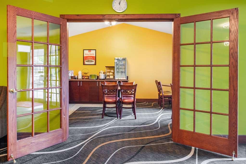 Econo Lodge Inn & Suites Eau Claire Restoran foto