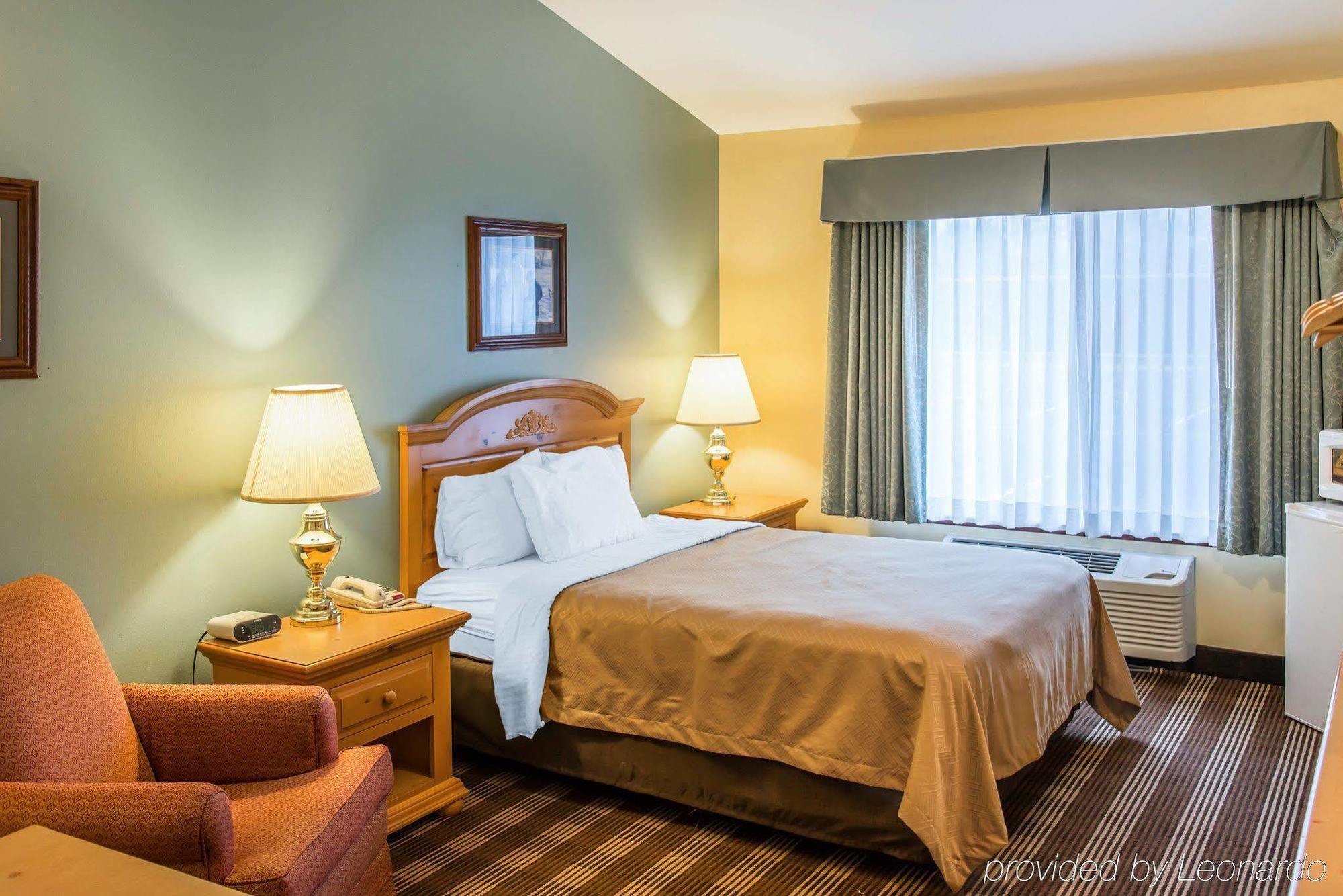Econo Lodge Inn & Suites Eau Claire Bagian luar foto