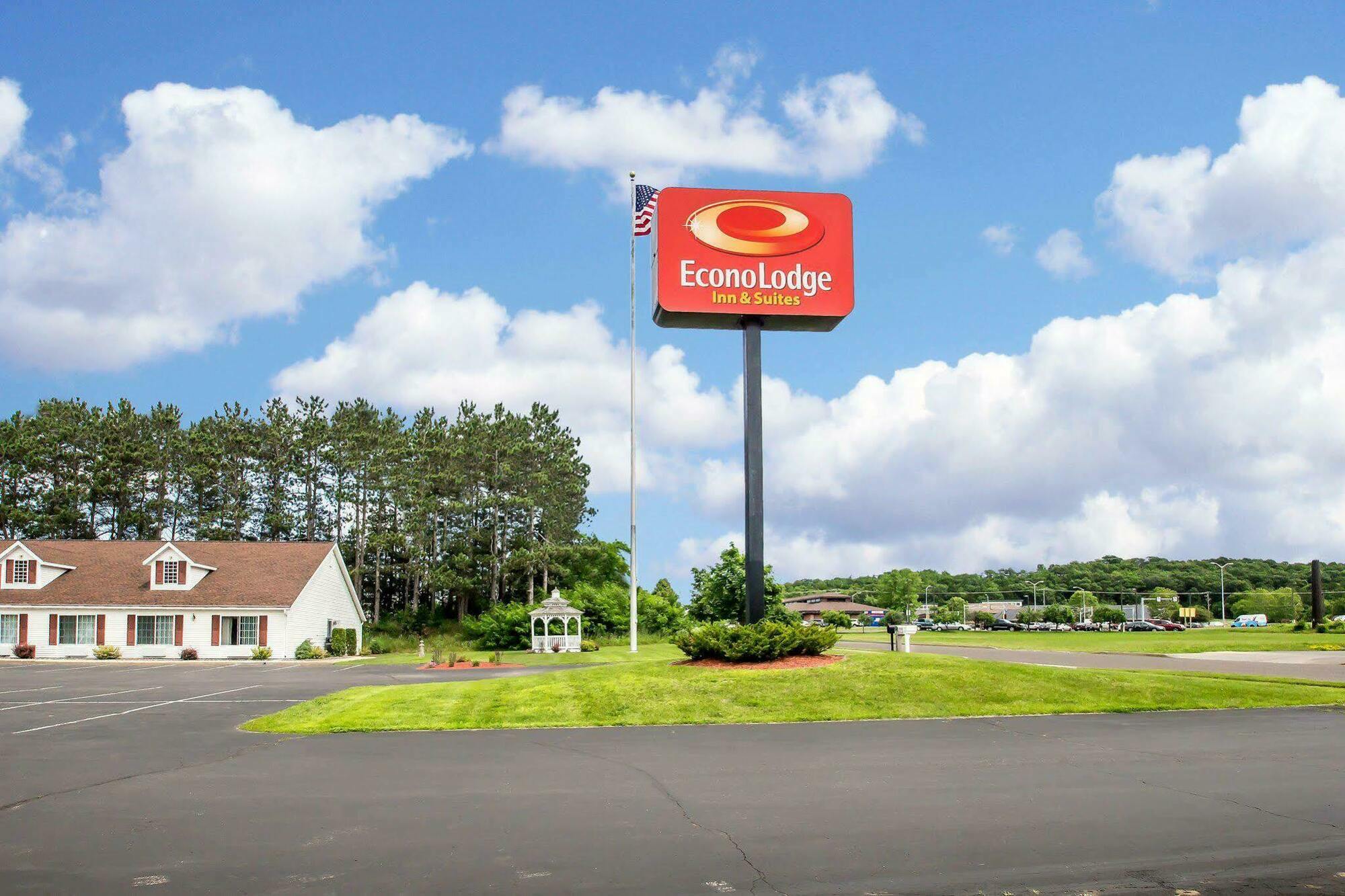 Econo Lodge Inn & Suites Eau Claire Bagian luar foto