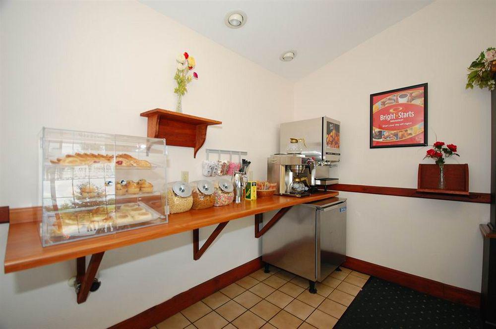 Econo Lodge Inn & Suites Eau Claire Bagian luar foto